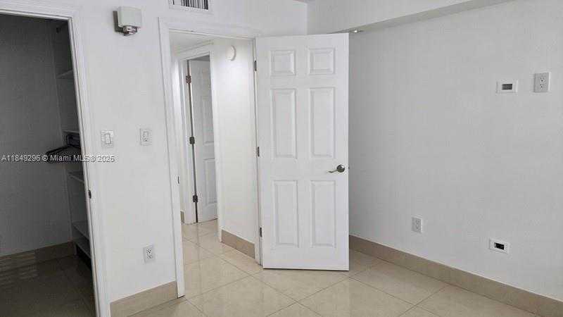 Small Image of 18051 Biscayne Blvd, Aventura, FL 33160, USA Number 15