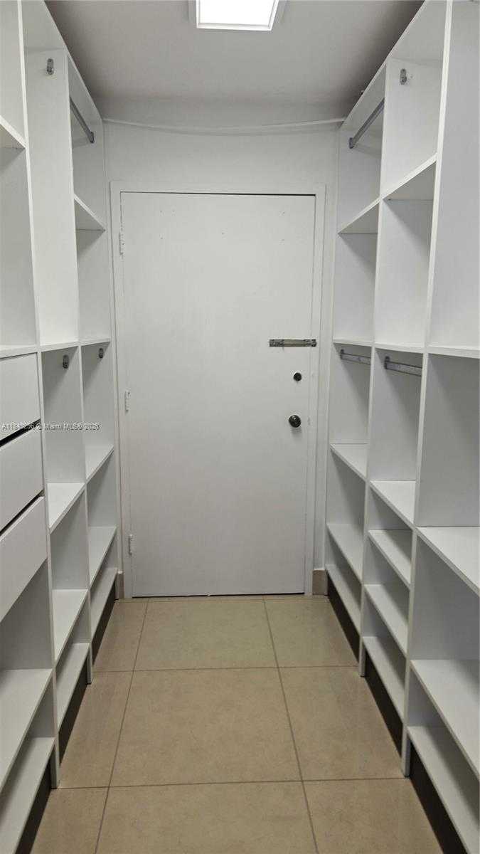 Small Image of 18051 Biscayne Blvd, Aventura, FL 33160, USA Number 18