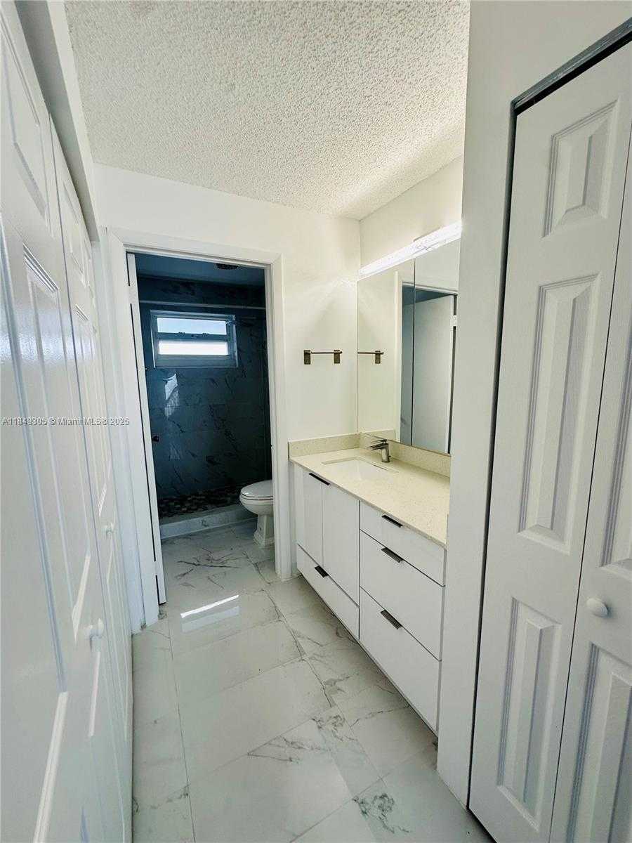 Small Image of 18961 NORTH WEST 22ND ST, Pembroke Pines Number 15