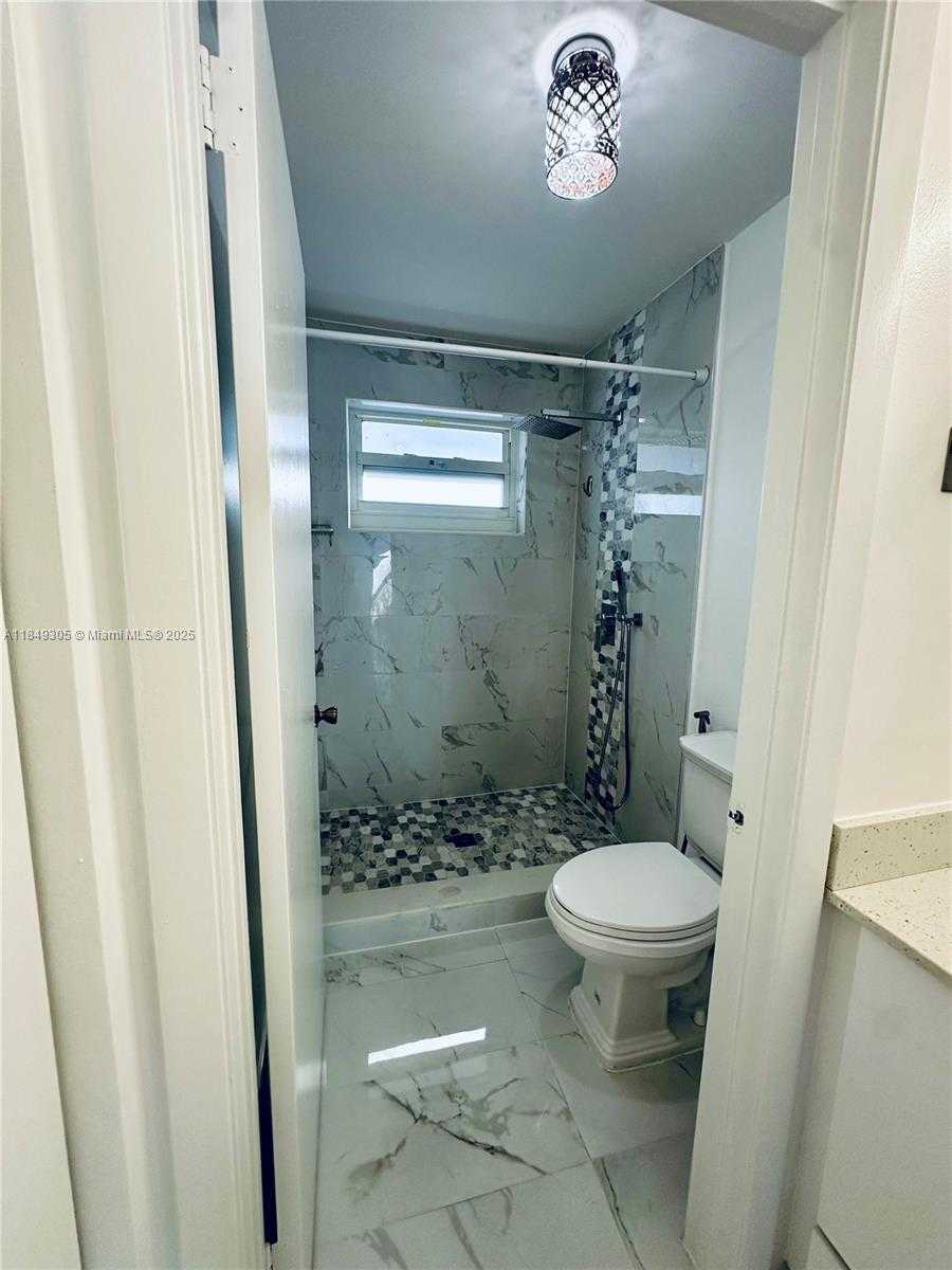 Small Image of 18961 NORTH WEST 22ND ST, Pembroke Pines Number 17