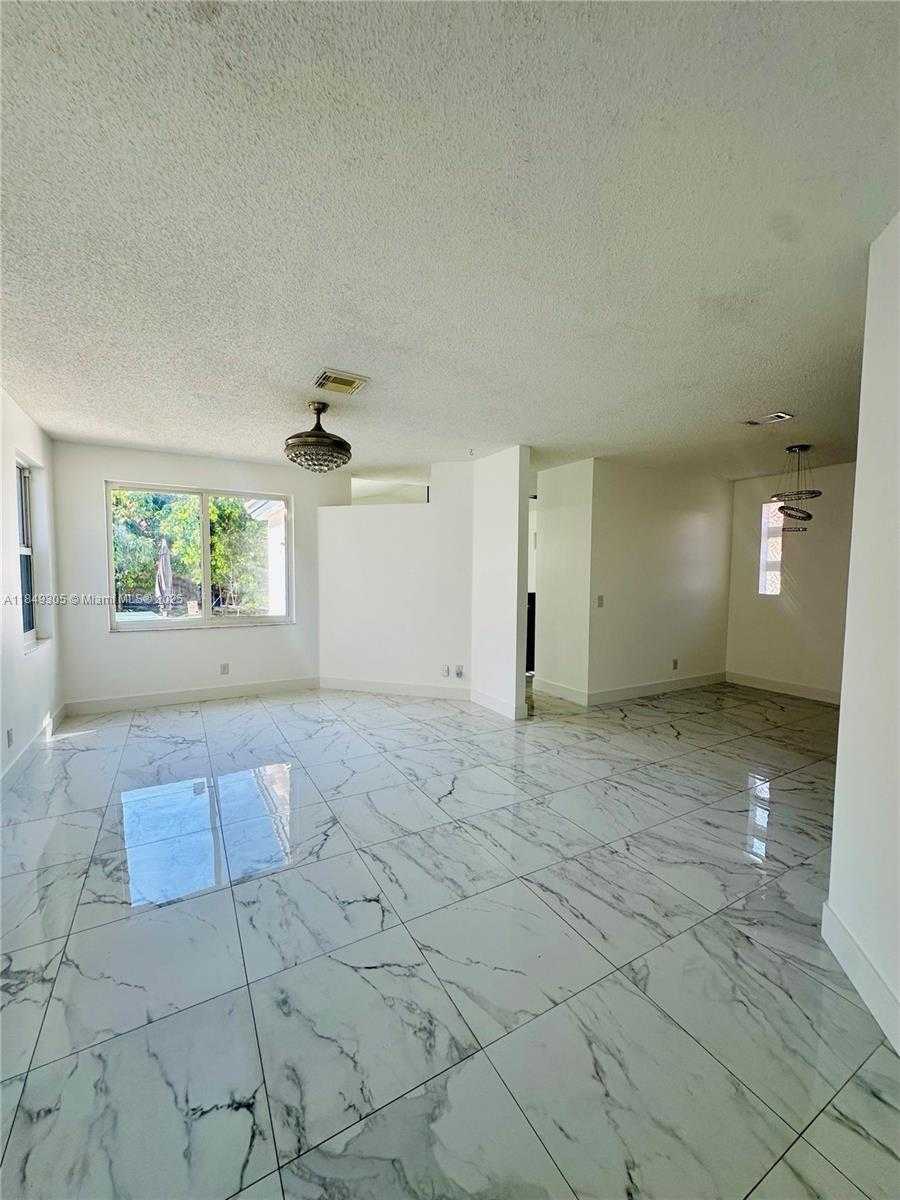 Small Image of 18961 NORTH WEST 22ND ST, Pembroke Pines Number 5