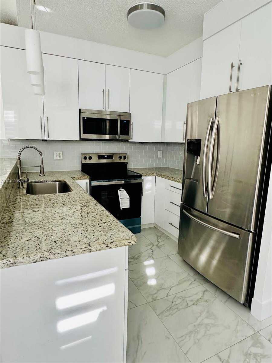 Small Image of 18961 NORTH WEST 22ND ST, Pembroke Pines Number 9