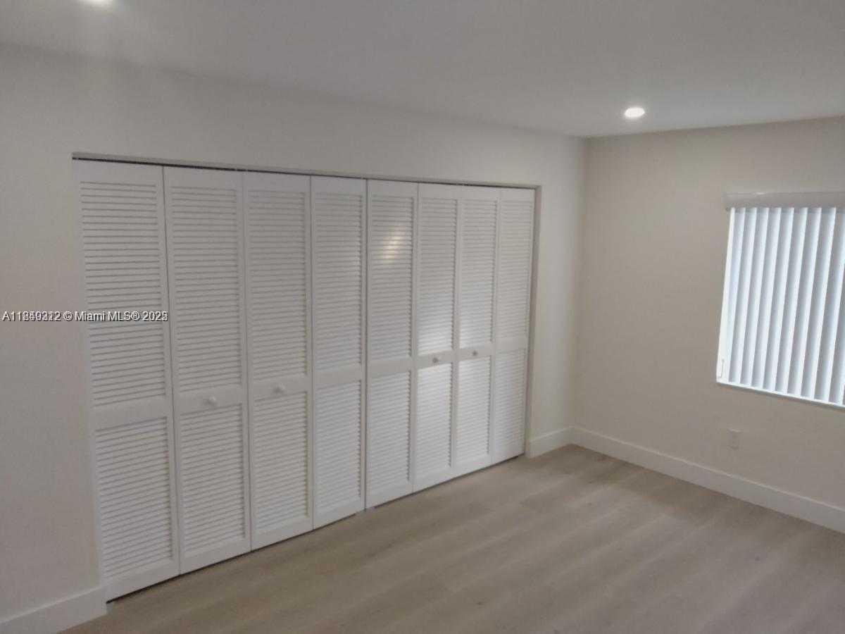 Small Image of 12267 SOUTH WEST 113TH LN #12267, Miami Number 10