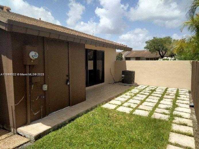 Small Image of 12267 SOUTH WEST 113TH LN #12267, Miami Number 14