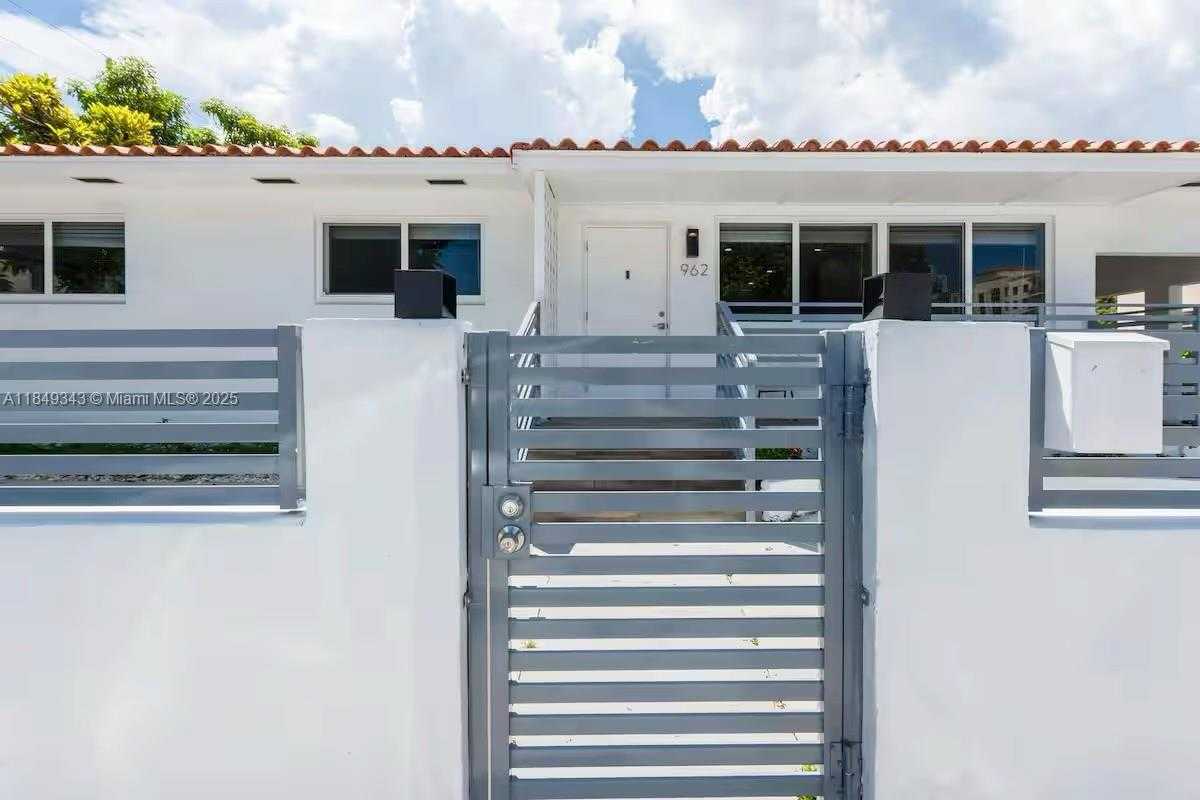 Small Image of 962 SOUTH WEST 6TH AVE, Miami Number 2