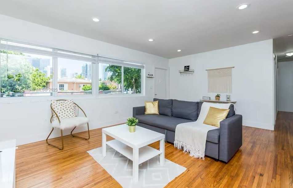 Small Image of 962 SOUTH WEST 6TH AVE, Miami Number 3