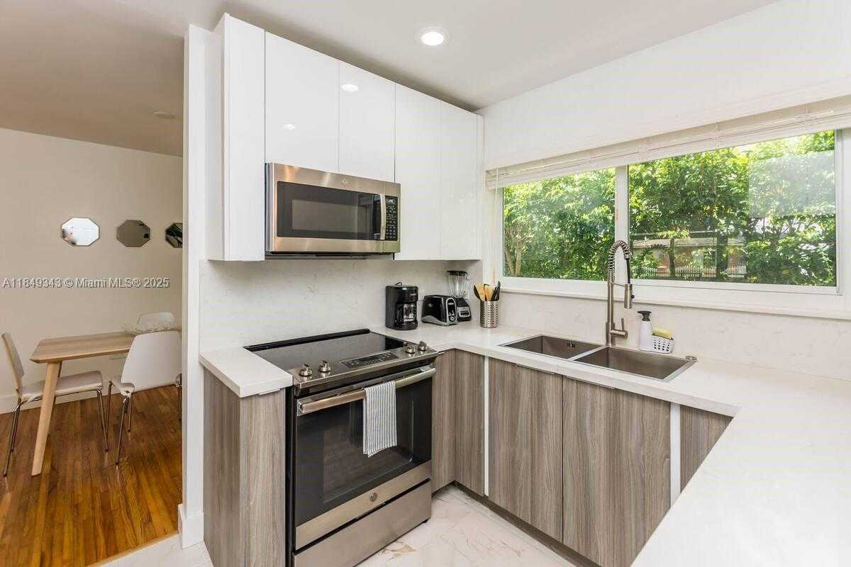 Small Image of 962 SOUTH WEST 6TH AVE, Miami Number 4