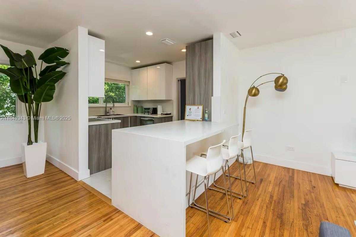 Small Image of 962 SOUTH WEST 6TH AVE, Miami Number 5