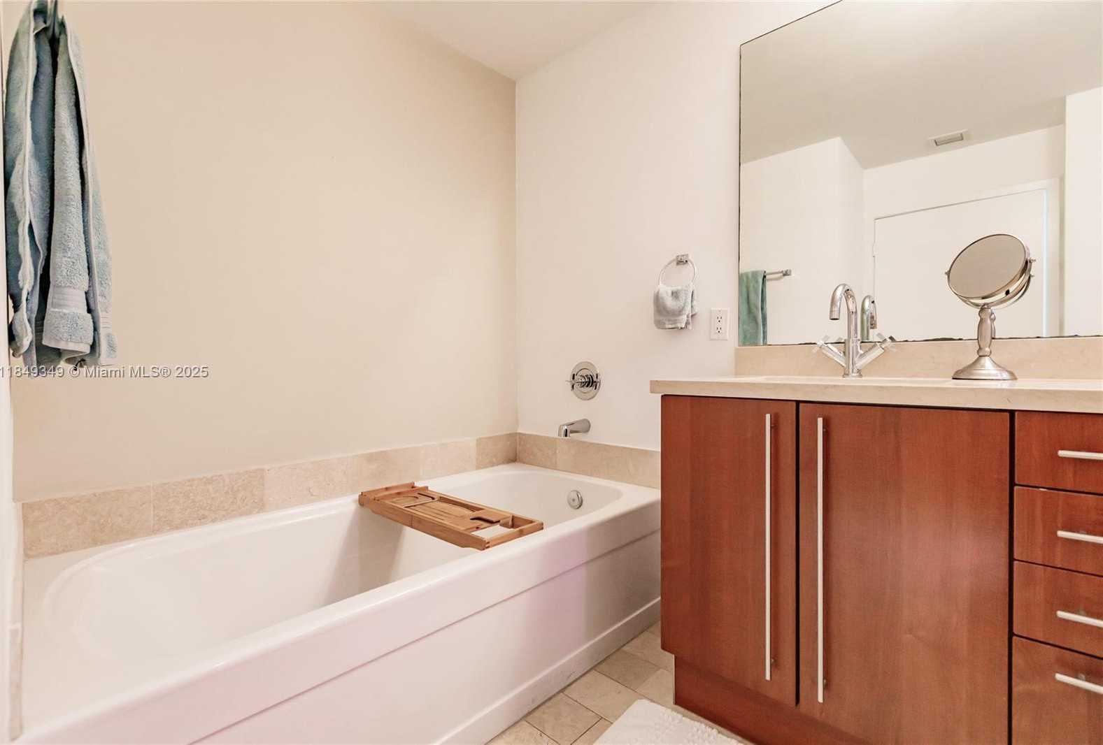 Small Image of 79 SOUTH WEST 12TH ST #1010, Miami Number 5