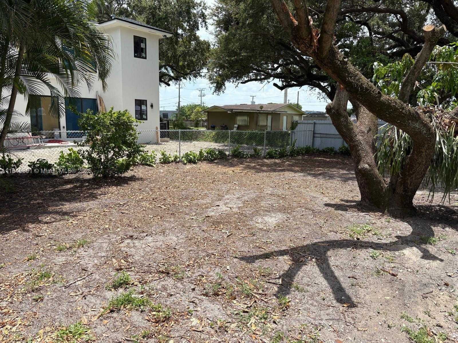 Small Image of 3368 NORTH WEST 51ST TER ##1, Miami Number 22