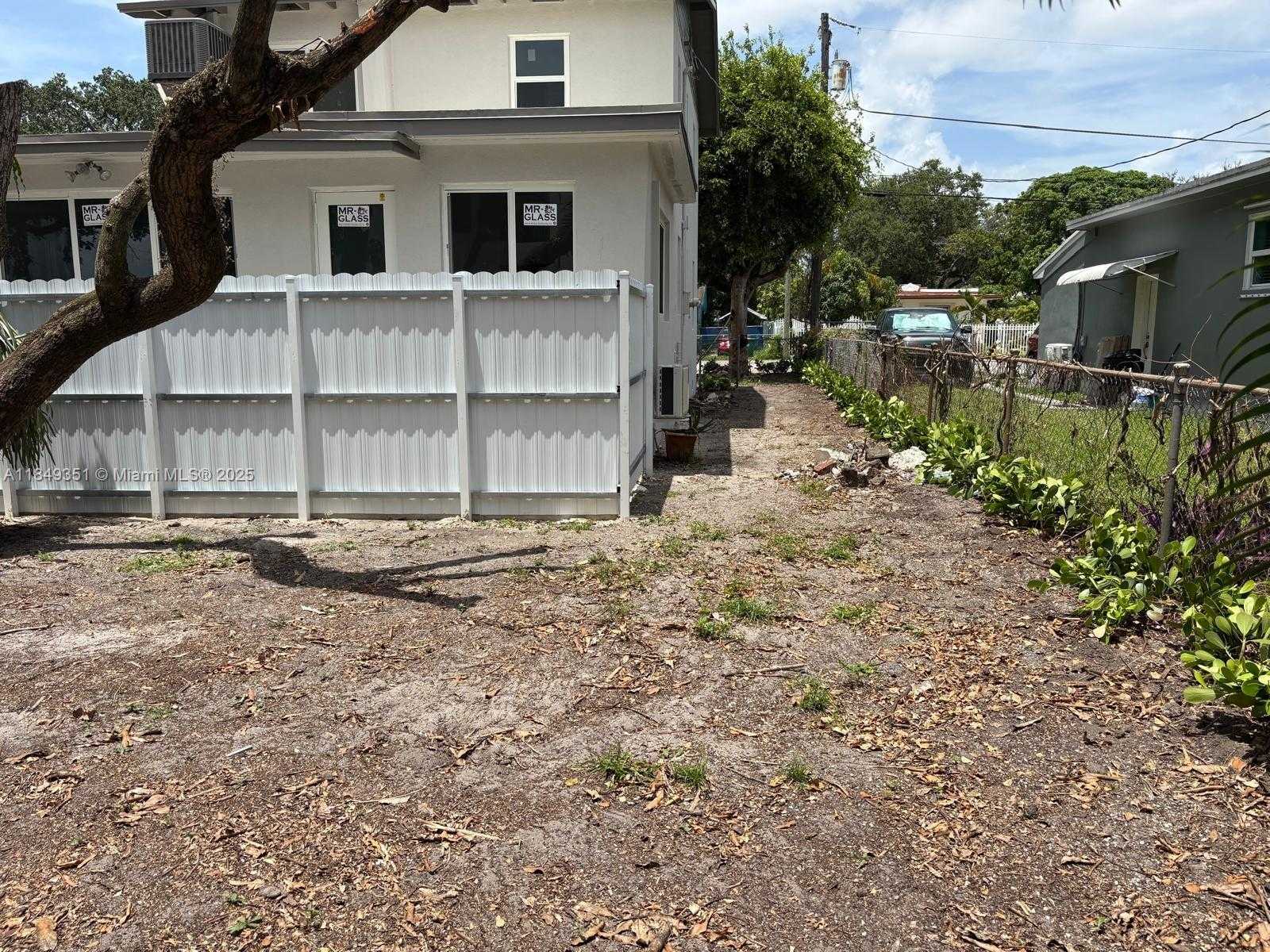 Small Image of 3368 NORTH WEST 51ST TER ##1, Miami Number 24