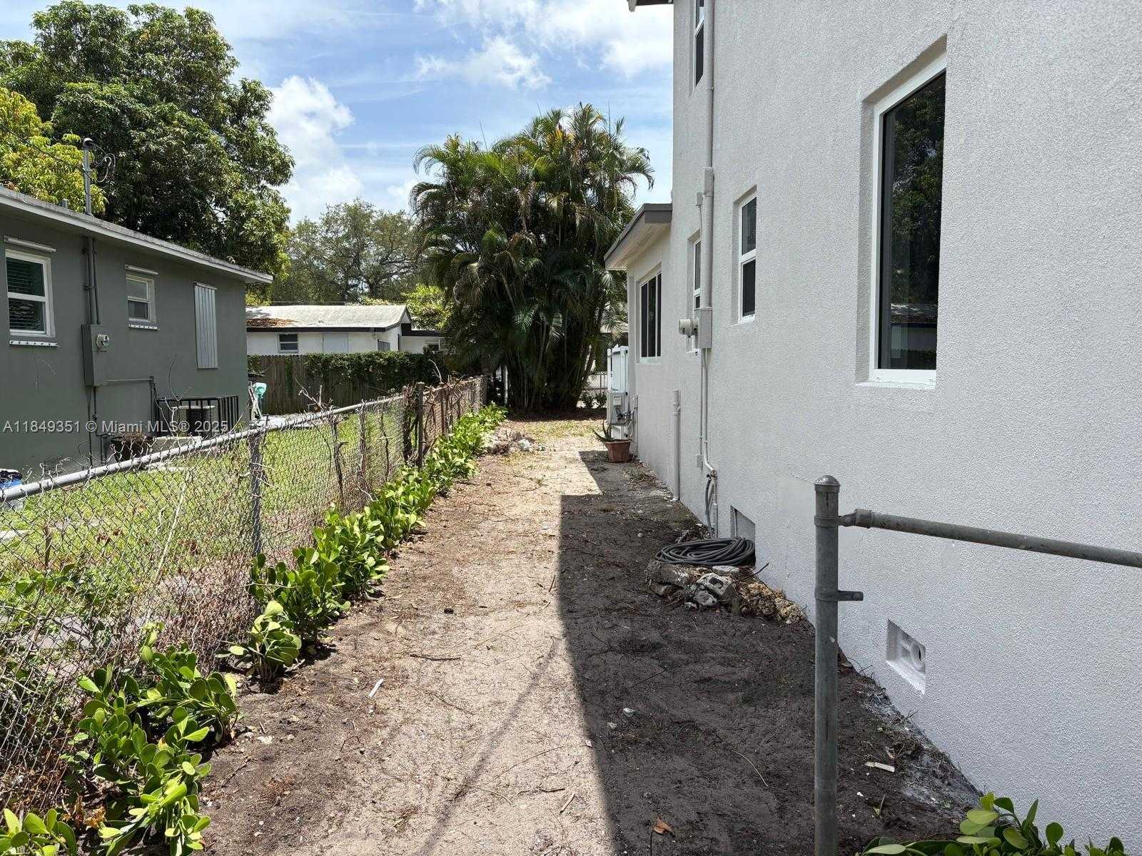Small Image of 3368 NORTH WEST 51ST TER ##1, Miami Number 25