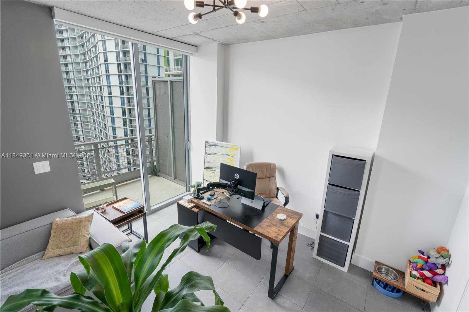 Small Image of 690 SOUTH WEST 1ST CT #2920, Miami Number 13