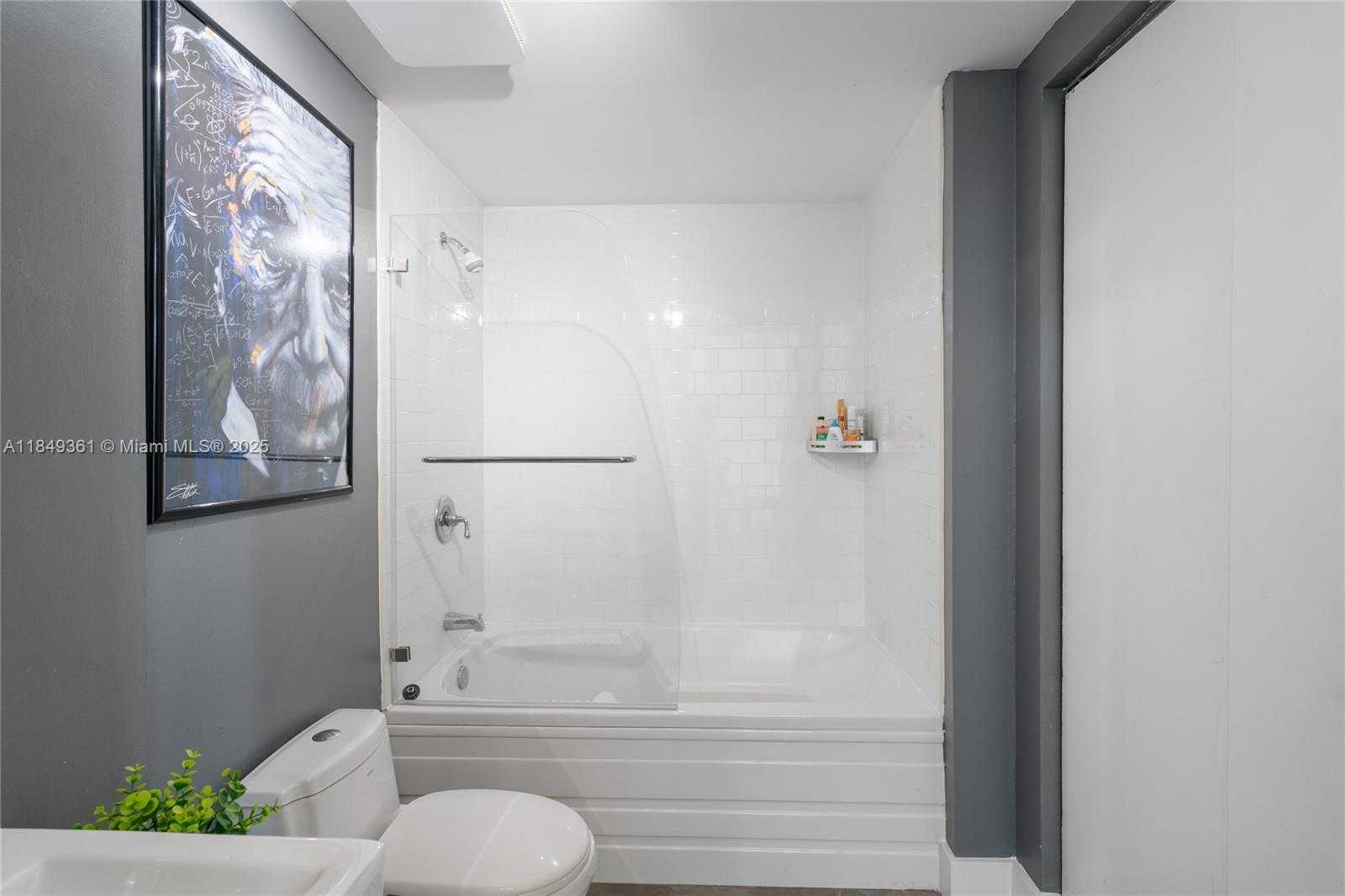 Small Image of 690 SOUTH WEST 1ST CT #2920, Miami Number 15