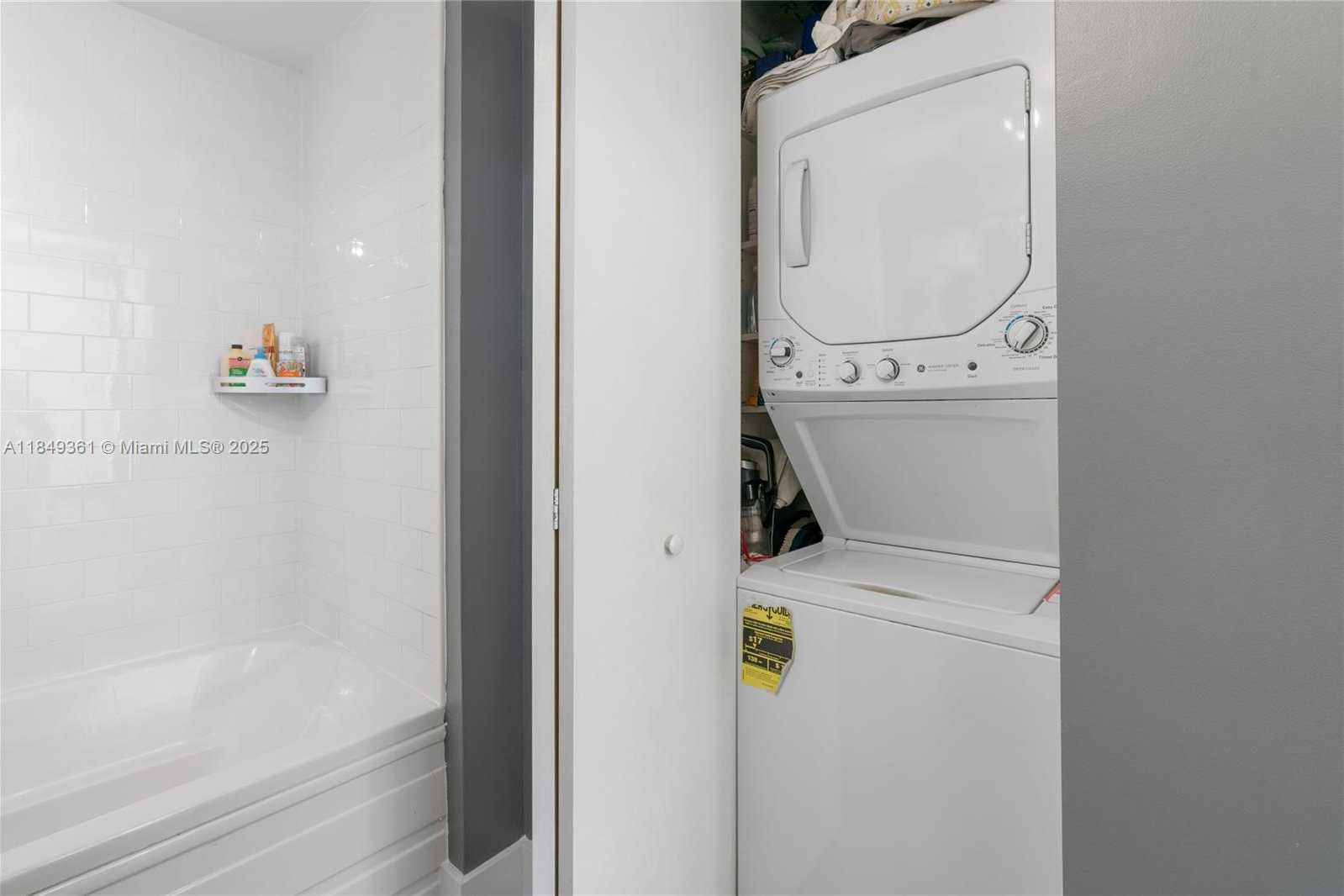 Small Image of 690 SOUTH WEST 1ST CT #2920, Miami Number 17