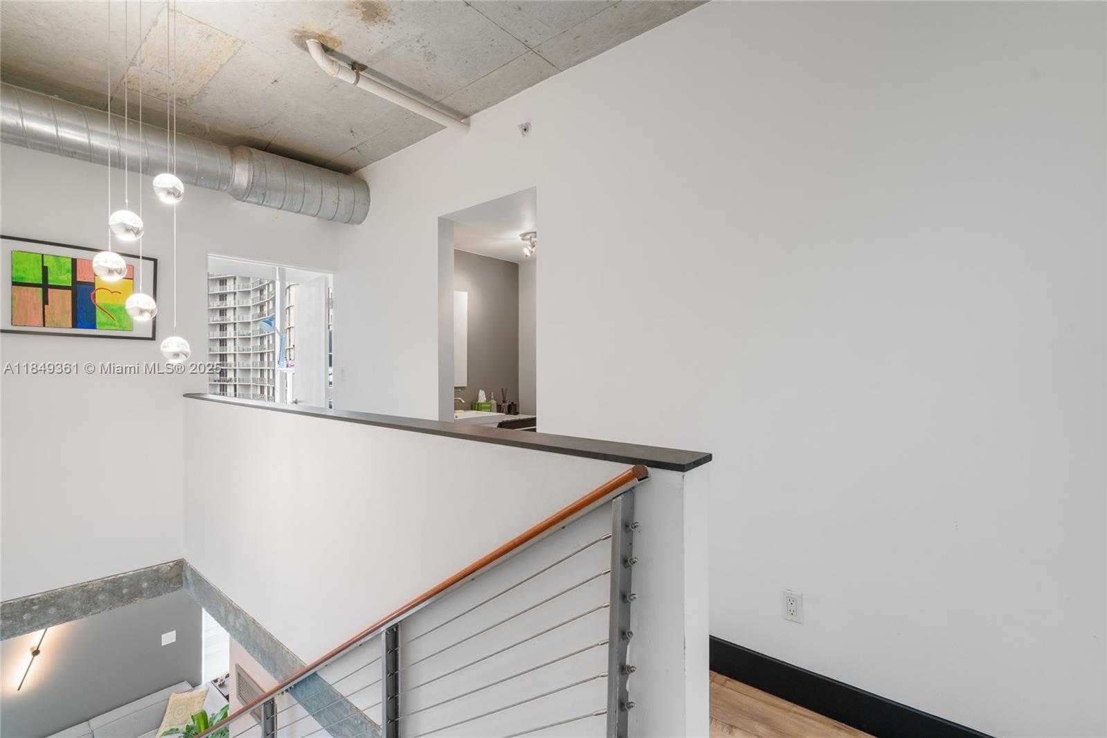 Small Image of 690 SOUTH WEST 1ST CT #2920, Miami Number 21