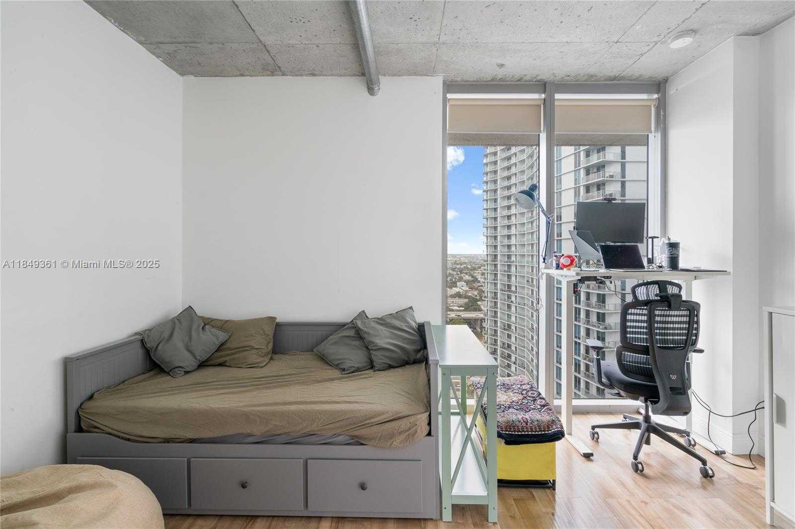 Small Image of 690 SOUTH WEST 1ST CT #2920, Miami Number 23