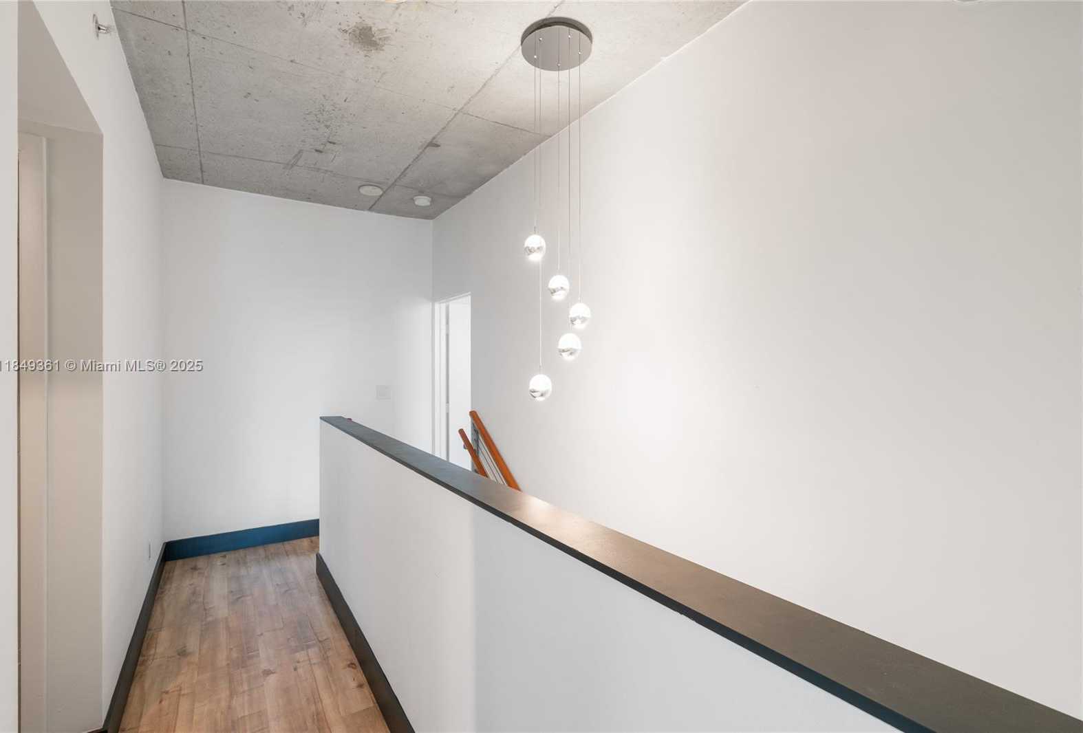 Small Image of 690 SOUTH WEST 1ST CT #2920, Miami Number 26
