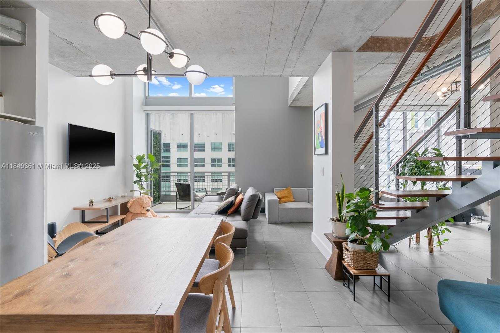 Small Image of 690 SOUTH WEST 1ST CT #2920, Miami Number 3