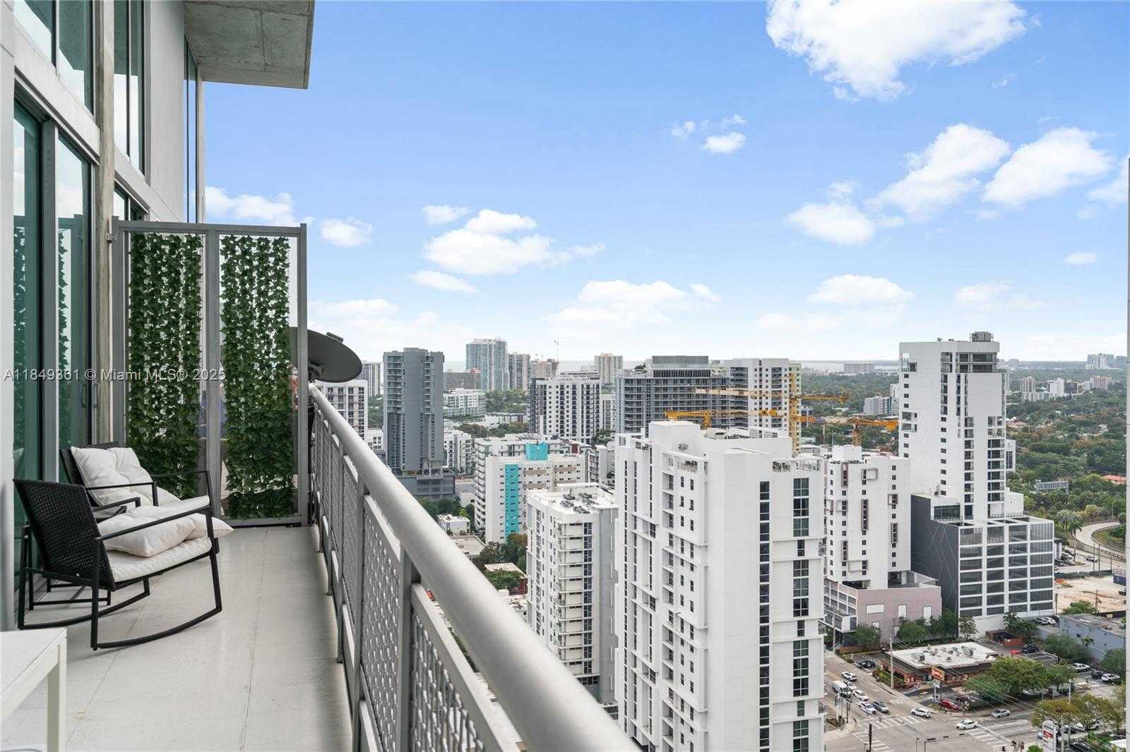 Small Image of 690 SOUTH WEST 1ST CT #2920, Miami Number 34