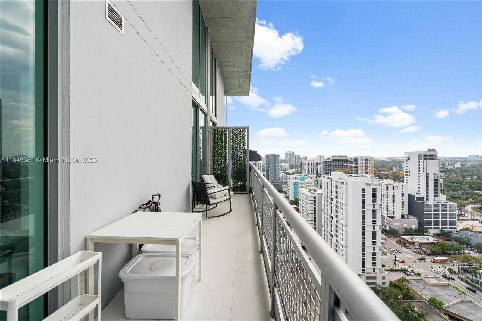 Small Image of 690 SOUTH WEST 1ST CT #2920, Miami Number 35