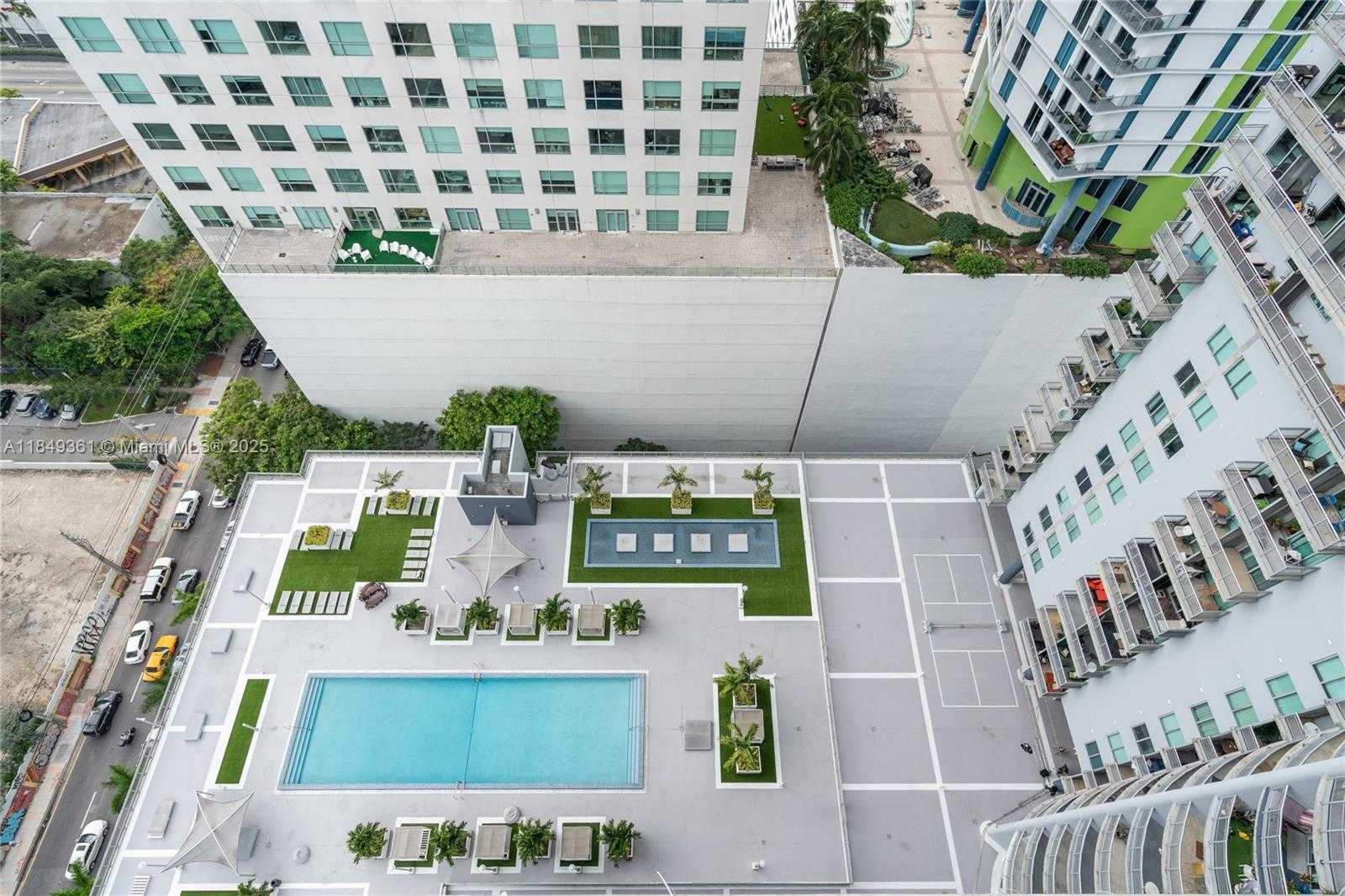 Small Image of 690 SOUTH WEST 1ST CT #2920, Miami Number 36