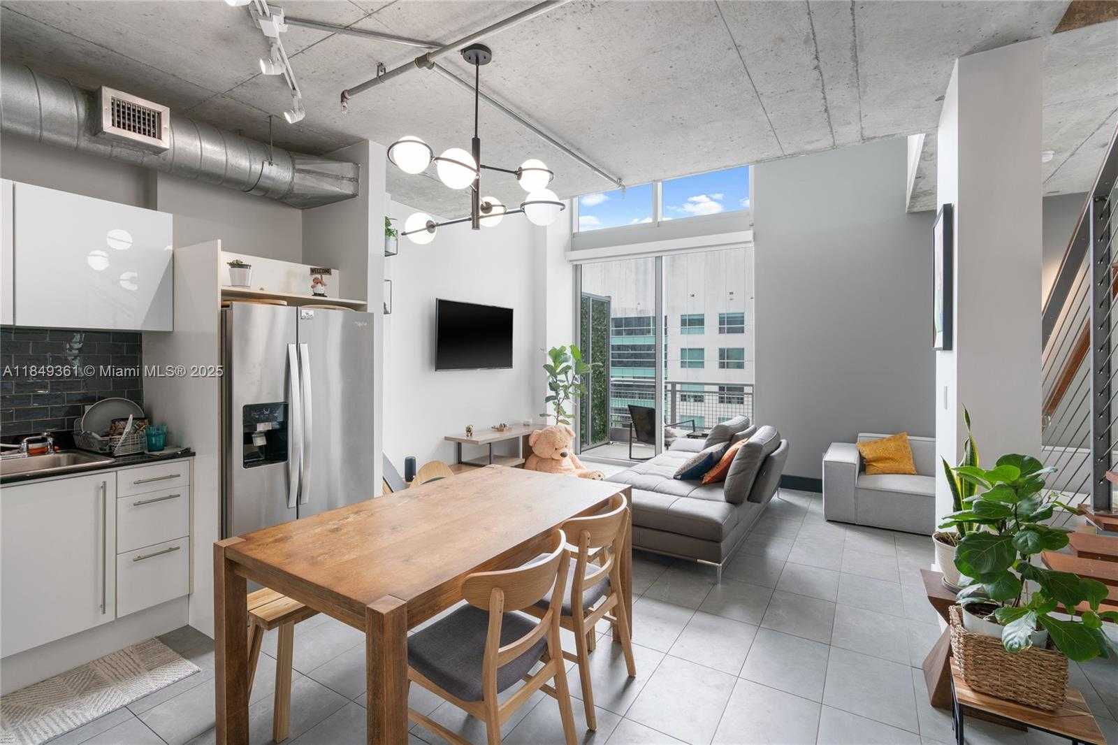 Small Image of 690 SOUTH WEST 1ST CT #2920, Miami Number 4