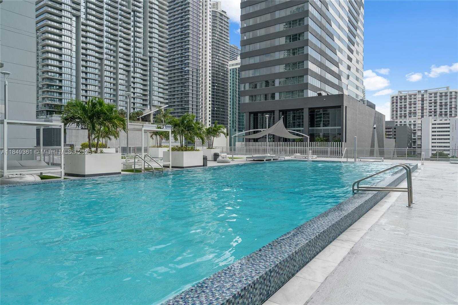 Small Image of 690 SOUTH WEST 1ST CT #2920, Miami Number 40