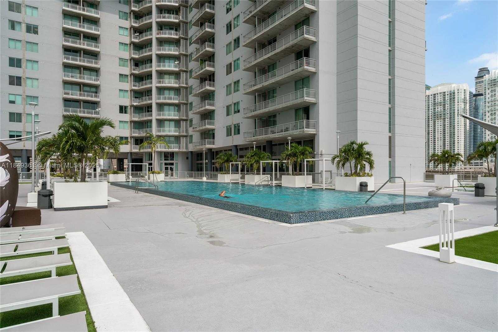Small Image of 690 SOUTH WEST 1ST CT #2920, Miami Number 41