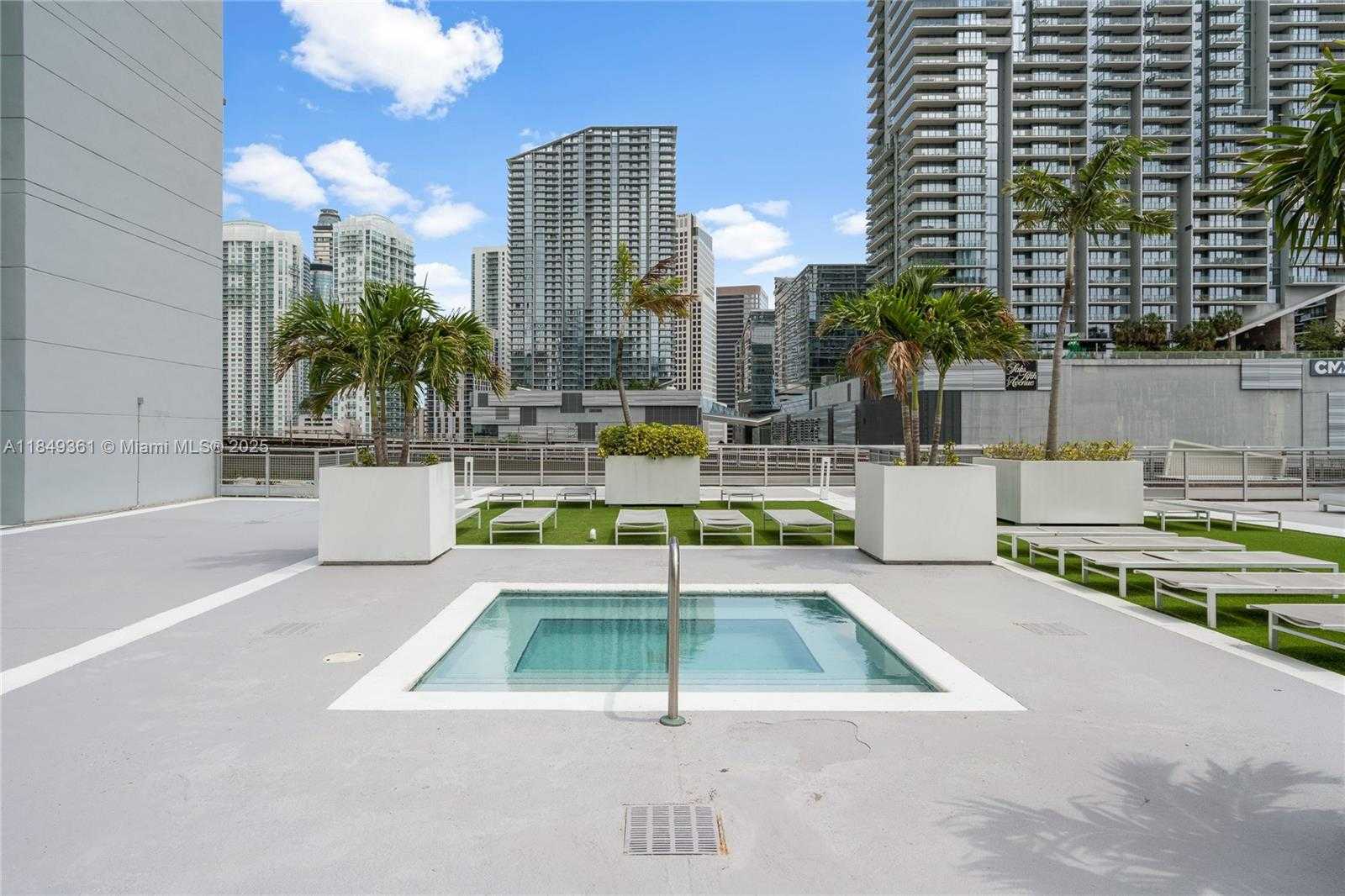 Small Image of 690 SOUTH WEST 1ST CT #2920, Miami Number 43