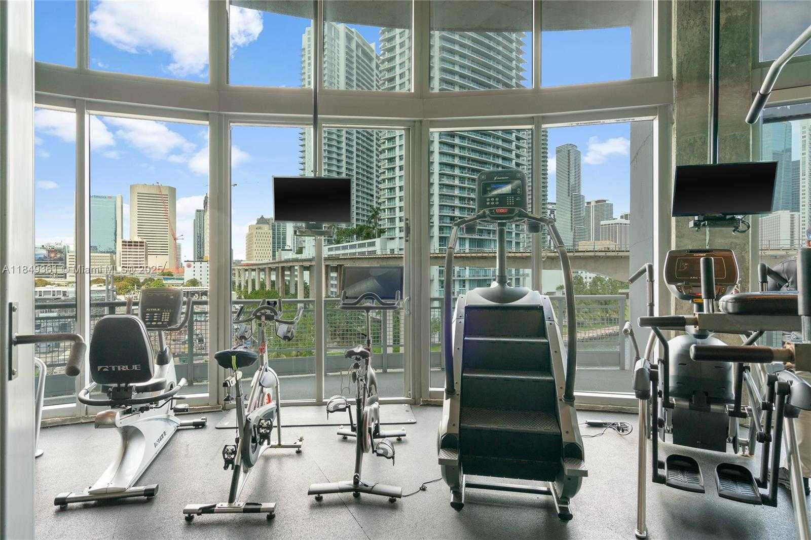 Small Image of 690 SOUTH WEST 1ST CT #2920, Miami Number 47