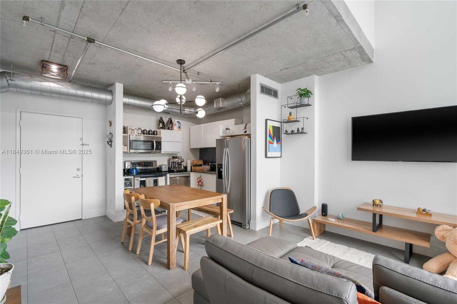 Small Image of 690 SOUTH WEST 1ST CT #2920, Miami Number 6