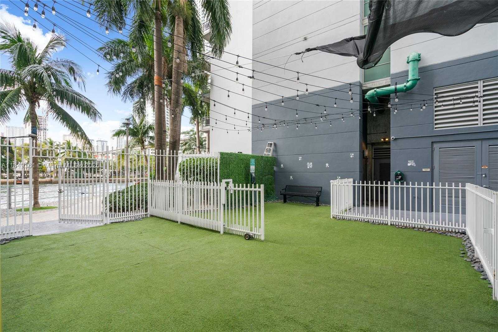 Small Image of 690 SOUTH WEST 1ST CT #2920, Miami Number 61