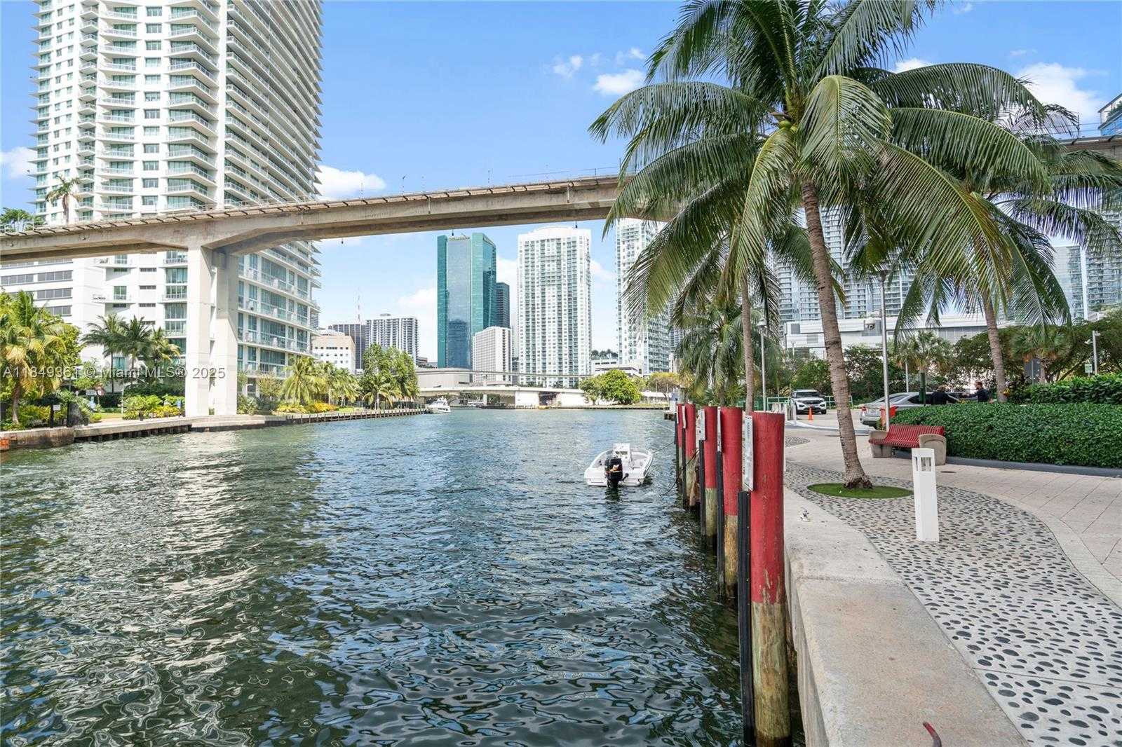 Small Image of 690 SOUTH WEST 1ST CT #2920, Miami Number 63