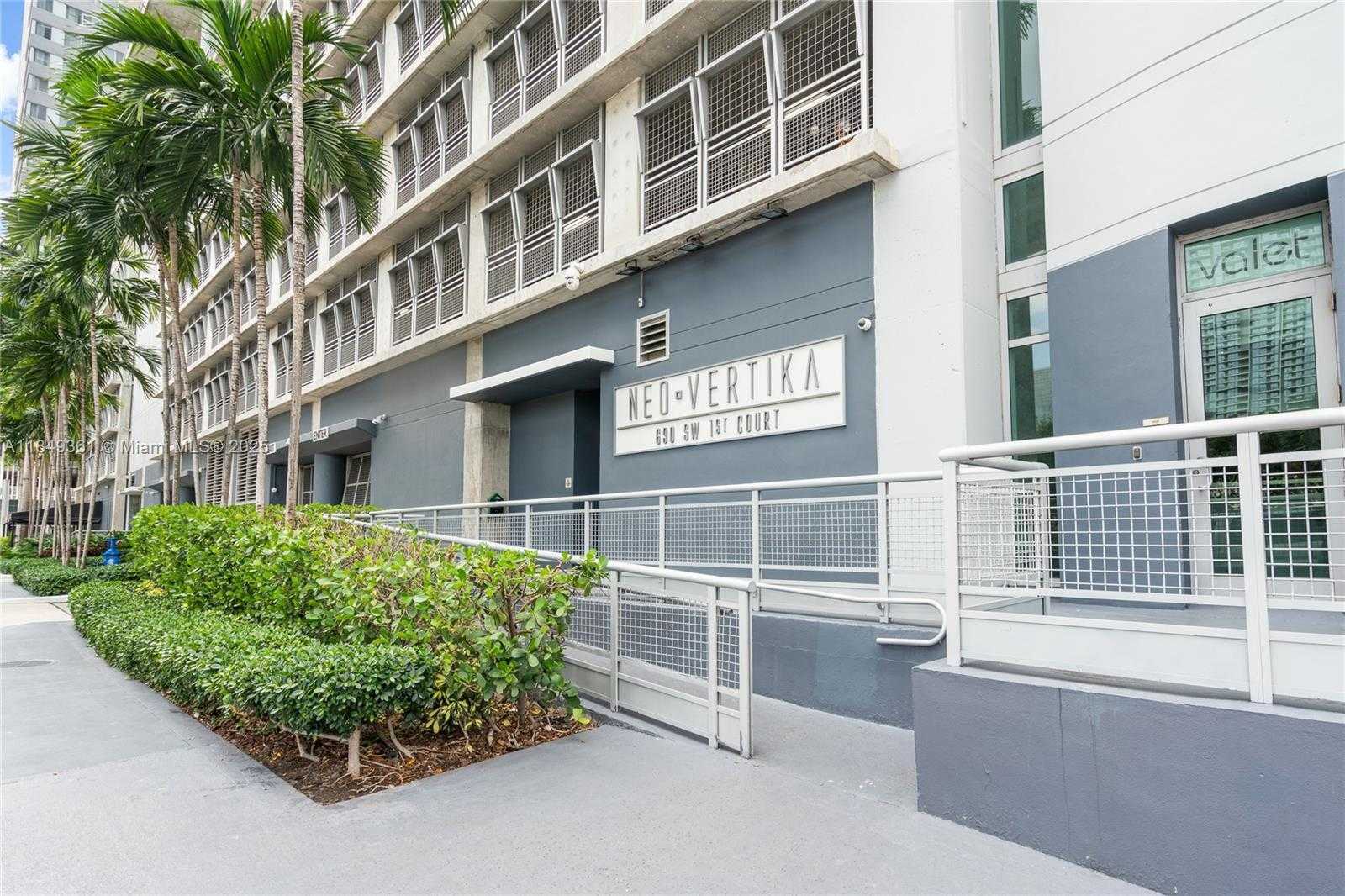 Small Image of 690 SOUTH WEST 1ST CT #2920, Miami Number 65