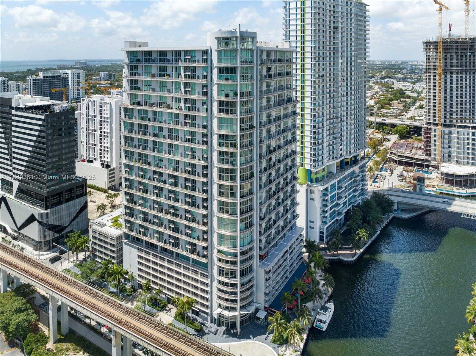Small Image of 690 SOUTH WEST 1ST CT #2920, Miami Number 66