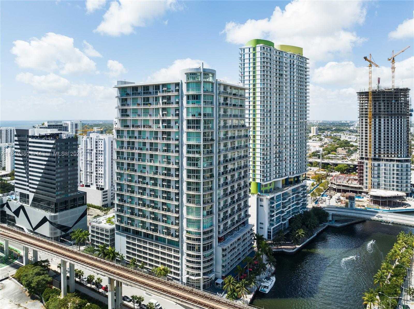 Small Image of 690 SOUTH WEST 1ST CT #2920, Miami Number 67