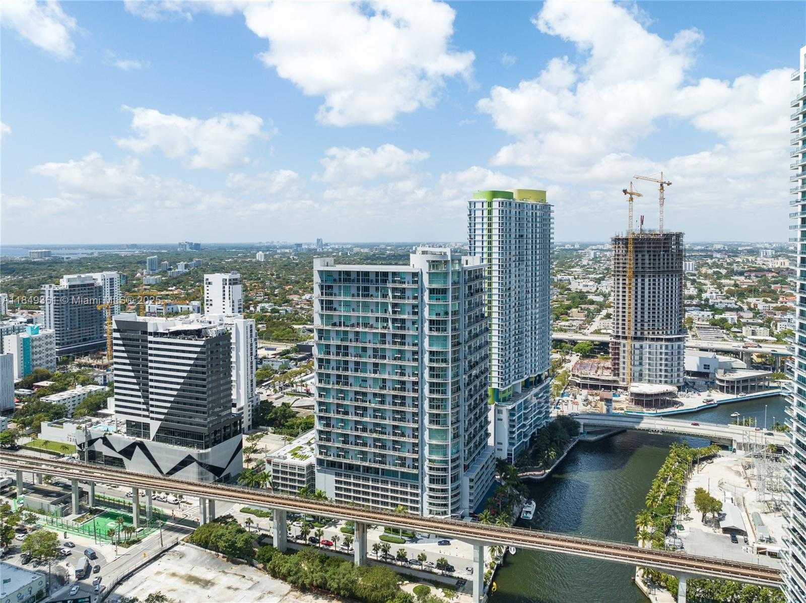 Small Image of 690 SOUTH WEST 1ST CT #2920, Miami Number 68