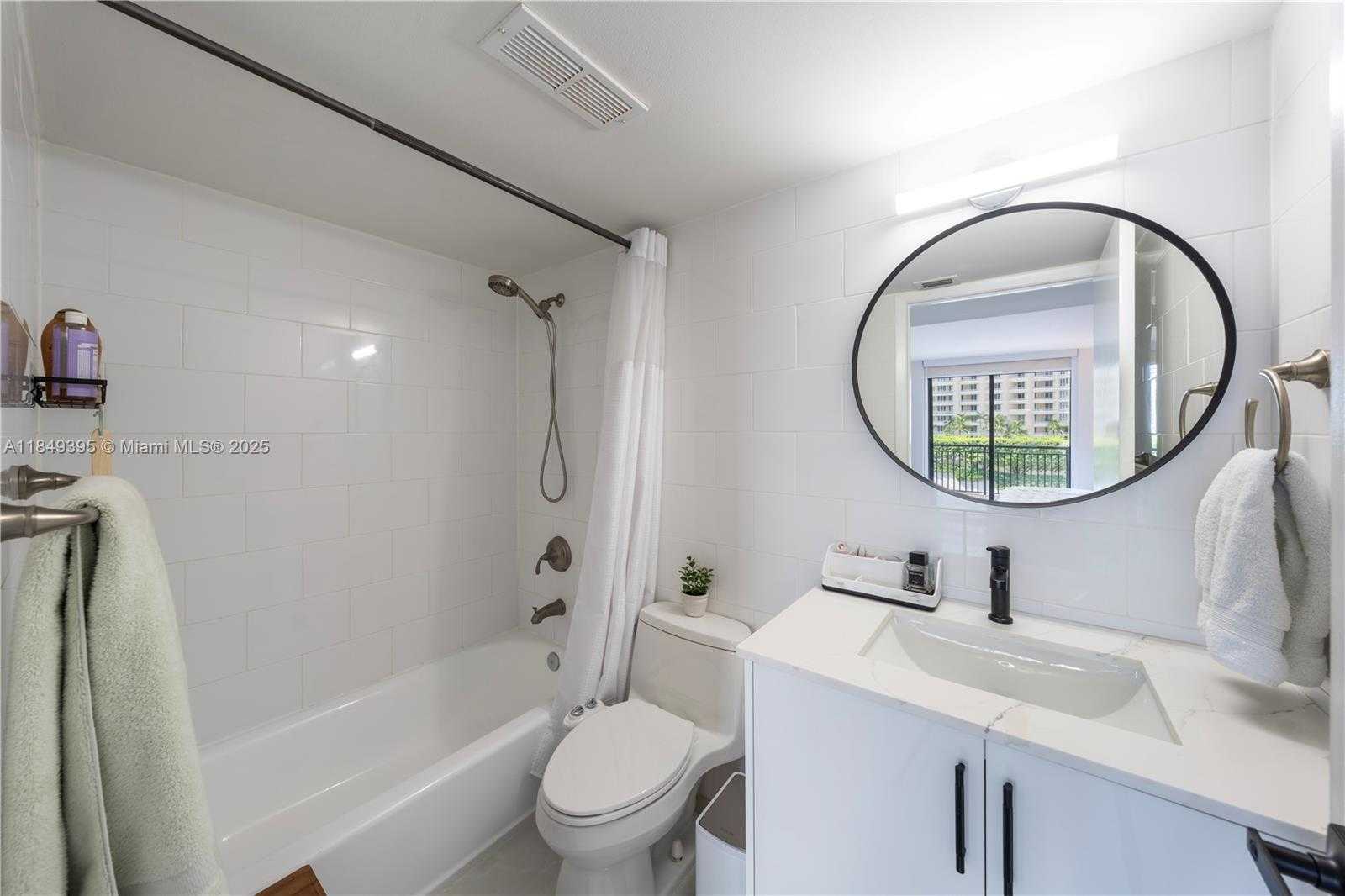 Small Image of 540 BRICKELL KEY DR #702, Miami Number 18