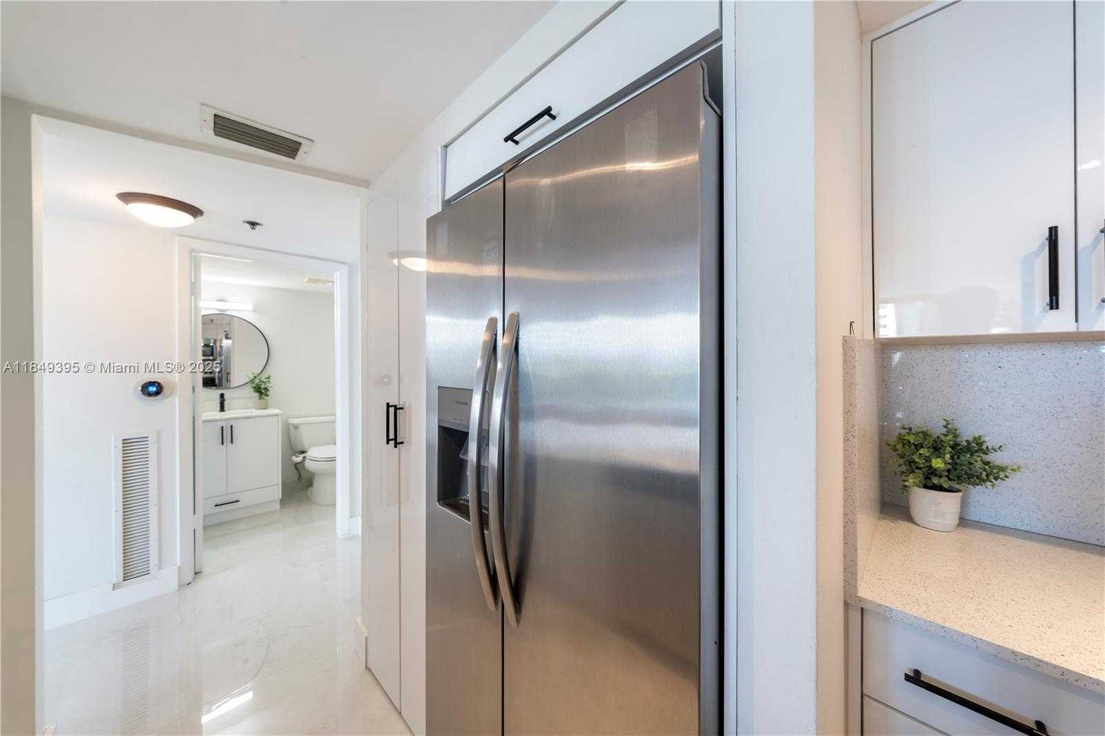Small Image of 540 BRICKELL KEY DR #702, Miami Number 4