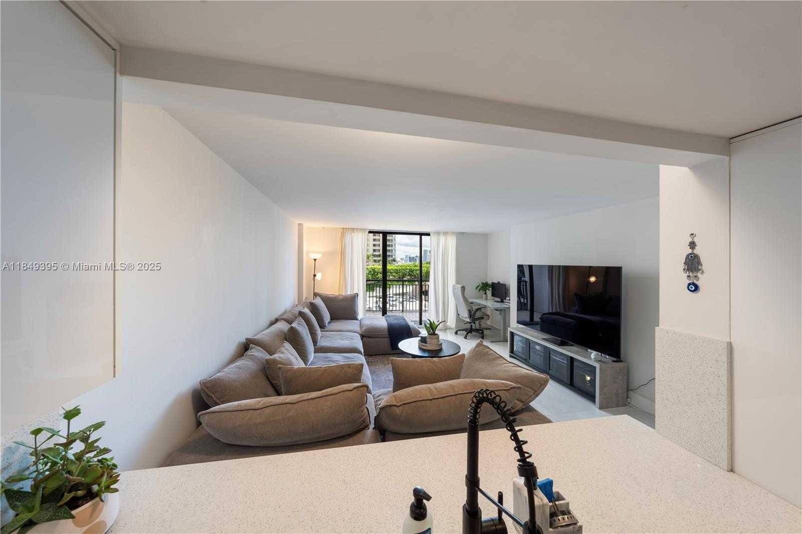 Small Image of 540 BRICKELL KEY DR #702, Miami Number 5