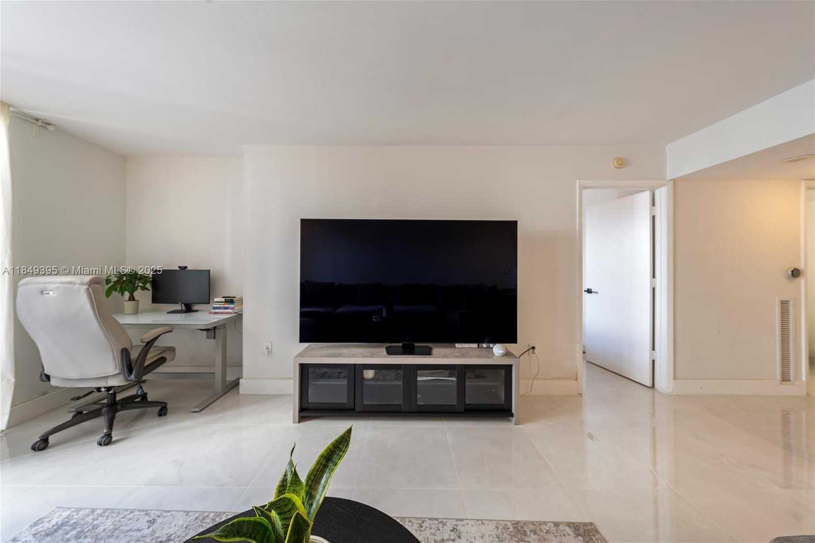 Small Image of 540 BRICKELL KEY DR #702, Miami Number 8
