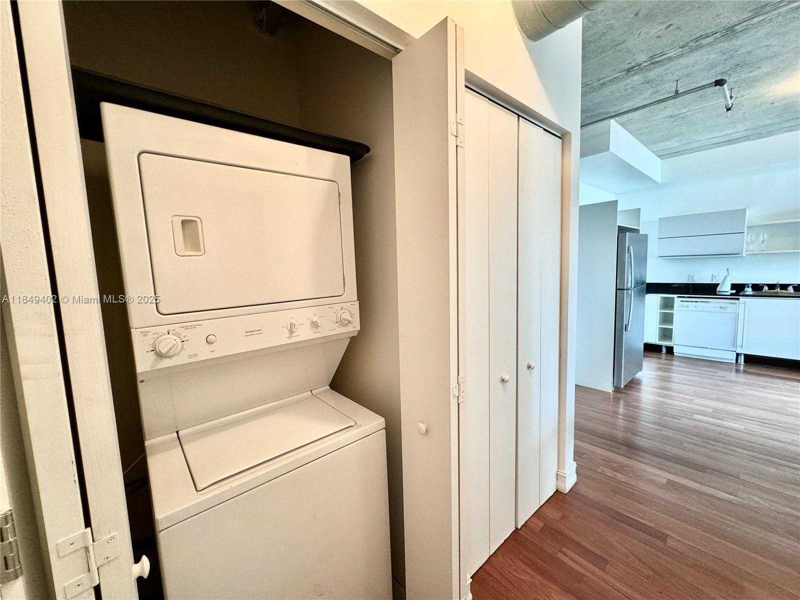 Small Image of 690 SOUTH WEST 1ST CT #2123, Miami Number 13