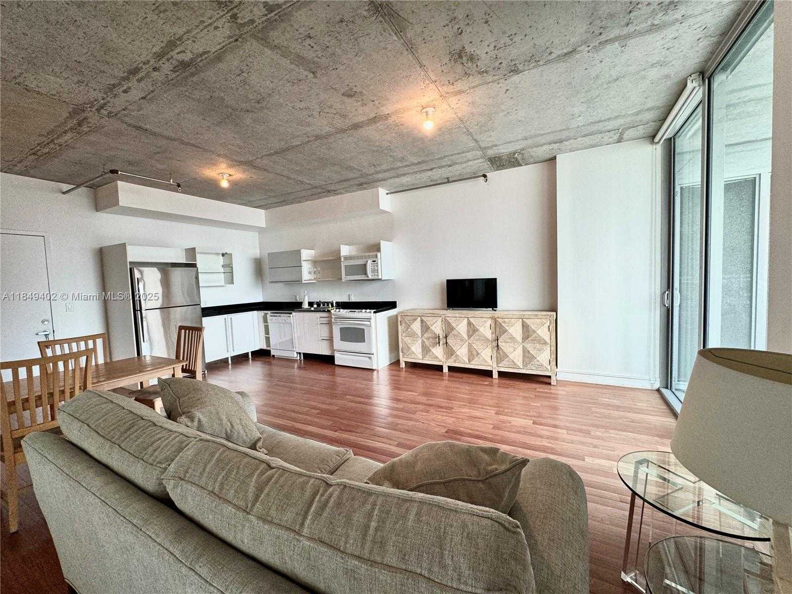 Small Image of 690 SOUTH WEST 1ST CT #2123, Miami Number 14