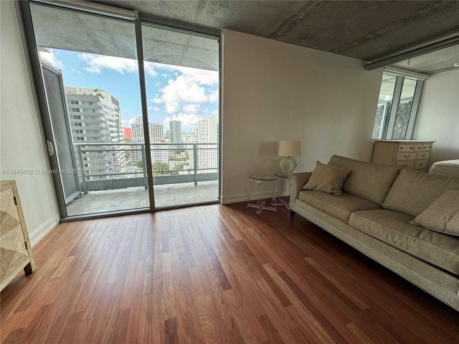 Small Image of 690 SOUTH WEST 1ST CT #2123, Miami Number 15