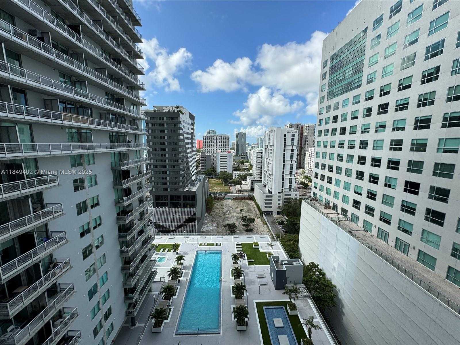 Small Image of 690 SOUTH WEST 1ST CT #2123, Miami Number 17