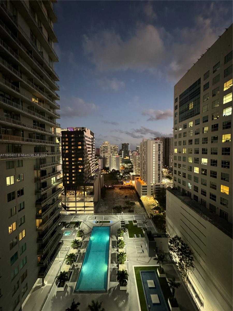 Small Image of 690 SOUTH WEST 1ST CT #2123, Miami Number 18