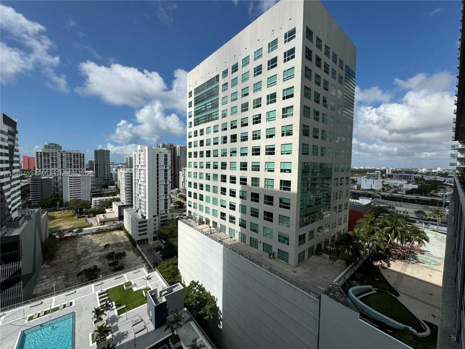 Small Image of 690 SOUTH WEST 1ST CT #2123, Miami Number 20