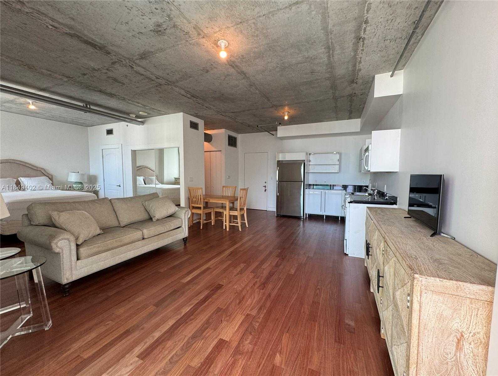 Small Image of 690 SOUTH WEST 1ST CT #2123, Miami Number 21