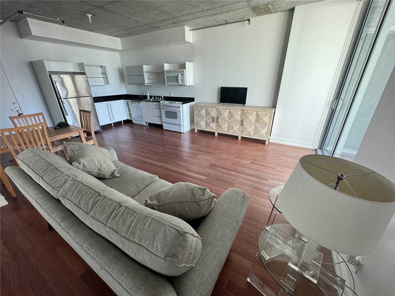 Small Image of 690 SOUTH WEST 1ST CT #2123, Miami Number 22